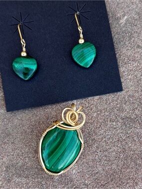 Handcrafted Green Malachite Heart Earrings & Pendant Set - Unbranded